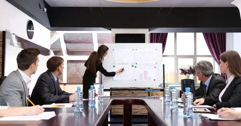 top 10 cac khoa hoc kinh doanh ngan han hot nhat 2024 66bc5ba3c1246