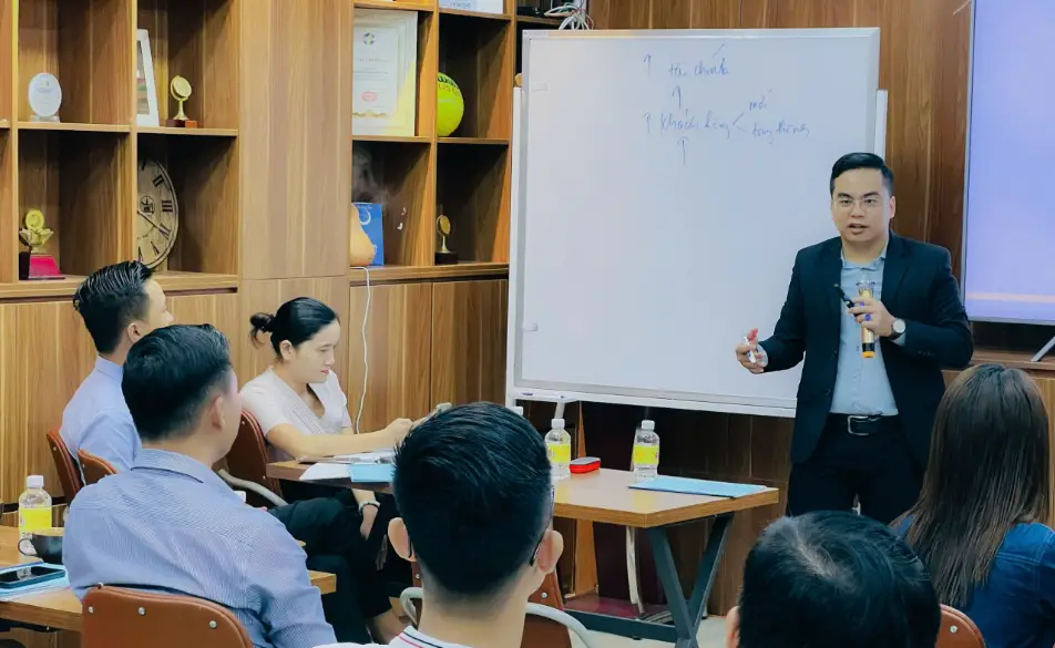 Thầy Lưu Minh Hiển chuyên gia đào tạo phát triển doanh nghiệp