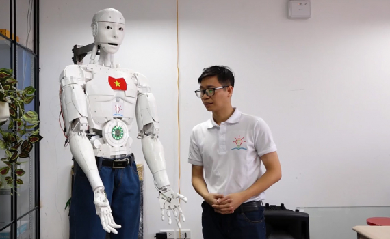 Robot trí tuệ nhân tạo đầu tiên của Việt Nam - Báo Thái Bình điện tử