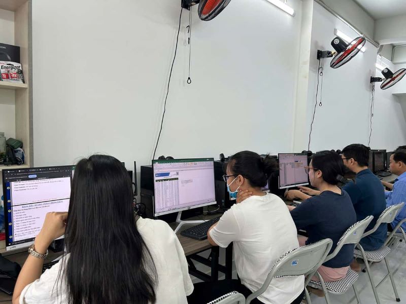 Khóa học AI ngắn hạn tại Trí Việt