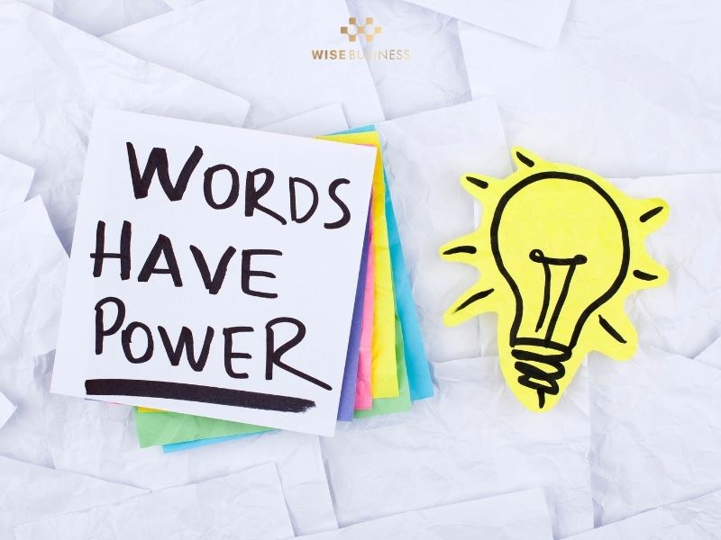 Tại sao ngôn từ lại quan trọng trong nghệ thuật thuyết phục khách hàng?