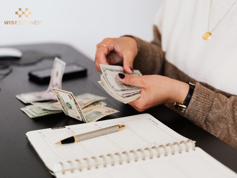 QUẢN LÝ DÒNG TIỀN DOANH NGHIỆP - 7 GIẢI PHÁP KIỂM SOÁT DÒNG TIỀN HIỆU QUẢ